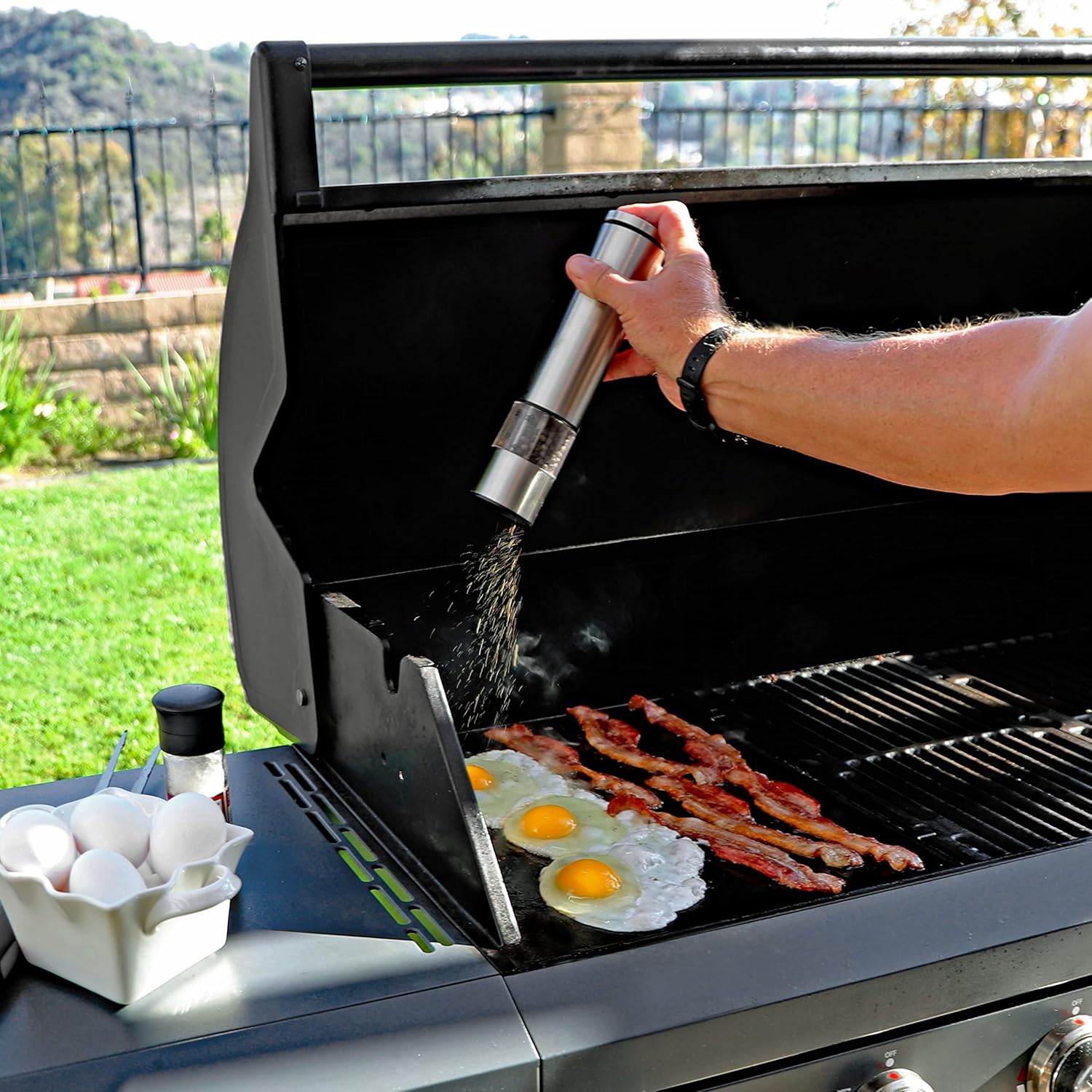 Stainless Steel 3-Burner Propane BBQ Grill with Prep Table a7