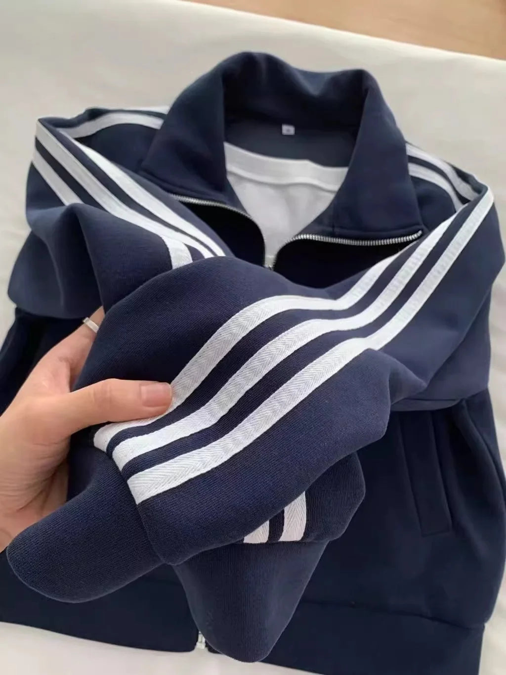 Three-stripe sports sweatshirt jacket k7